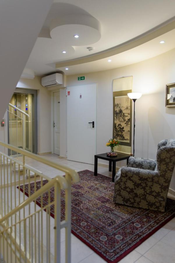 Flora Hotel トーディ エクステリア 写真